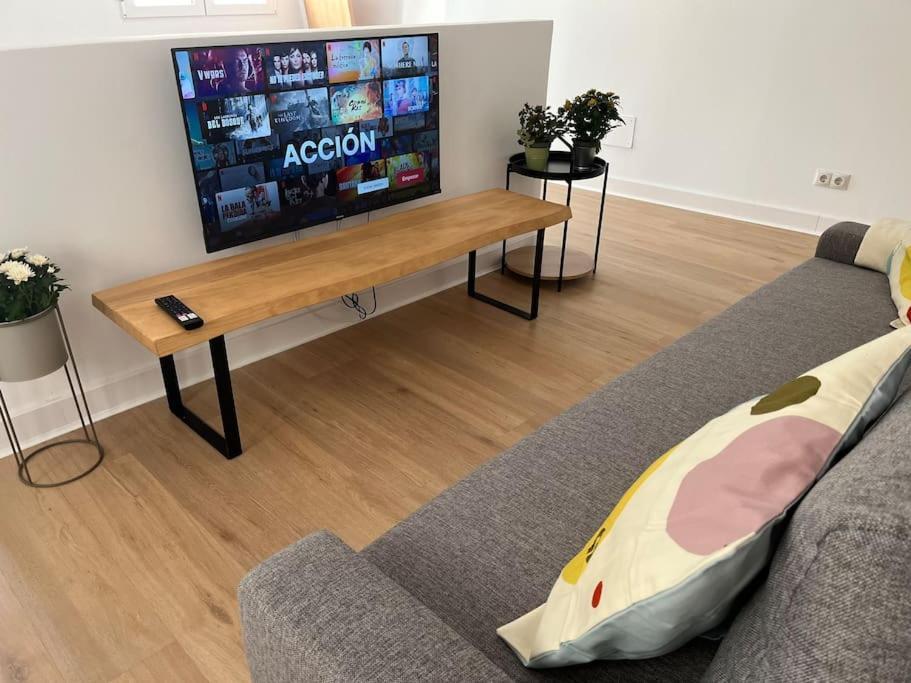 Spacious Loft, Parking Free M Malaga